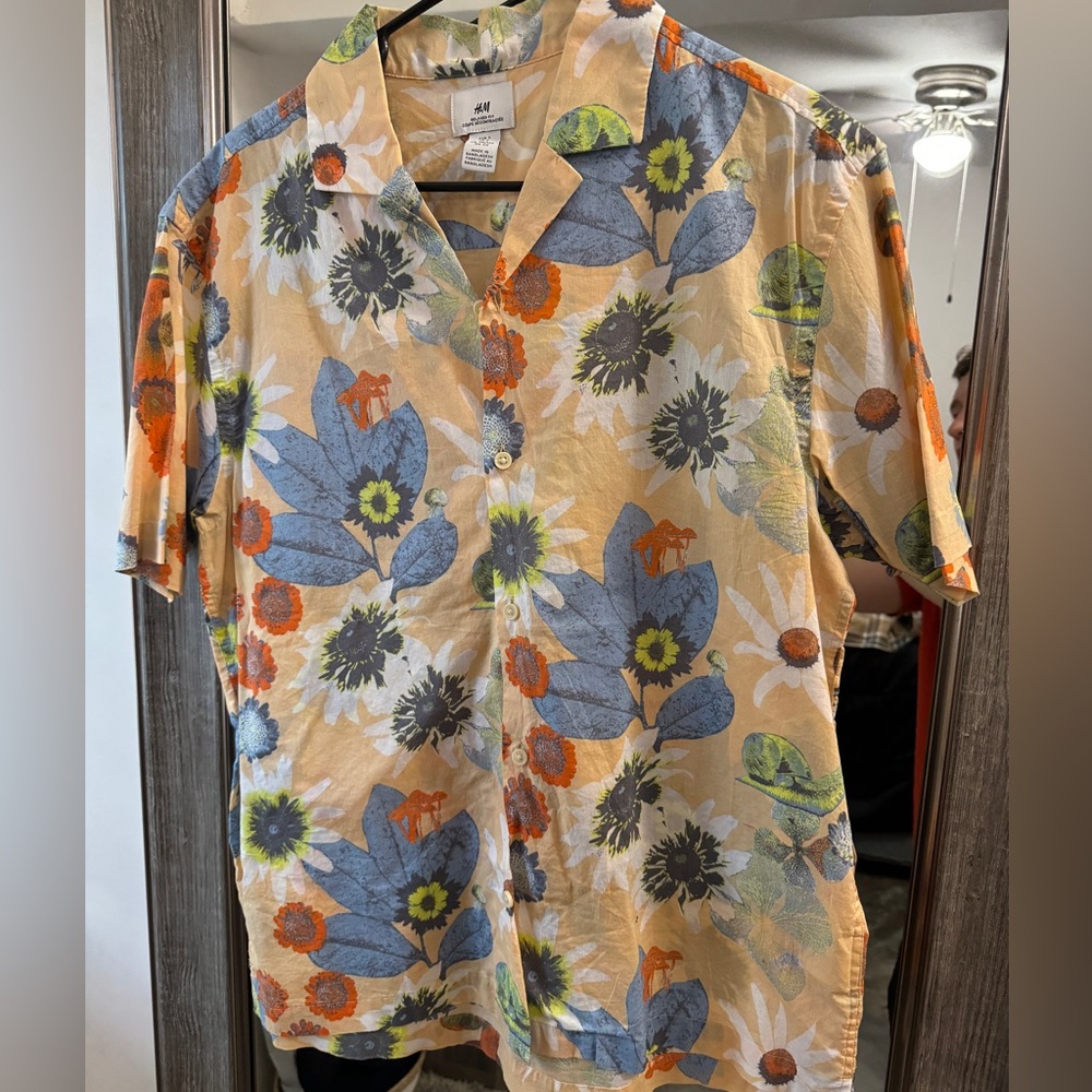 H&M Organge/Floral Print Shirt in Size Small